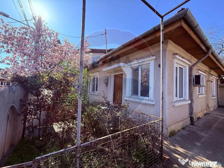 Casă cu 4 camere cu Teren 318 Mp în Gorjului
