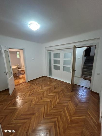 Apartament cu 5 camere în Dămăroaia