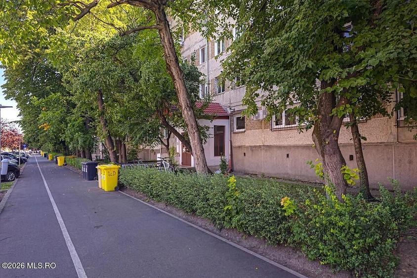Apartament cu 4 camere semidecomandat în Mehala