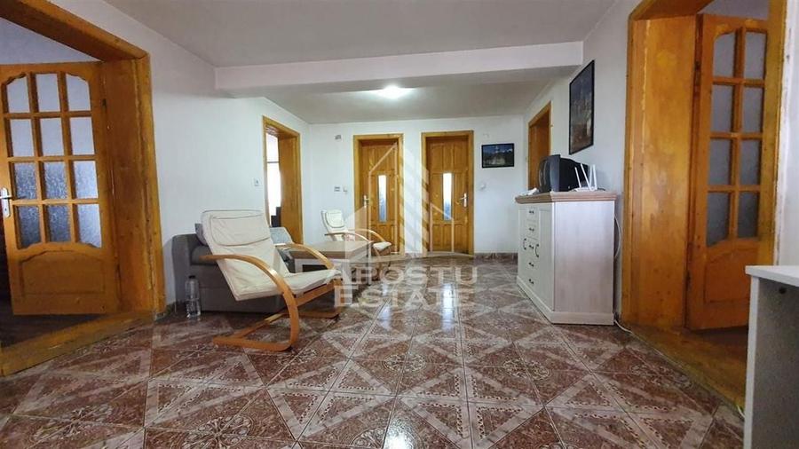 Apartament cu 4 camere semidecomandat, mobilat în Buziașului