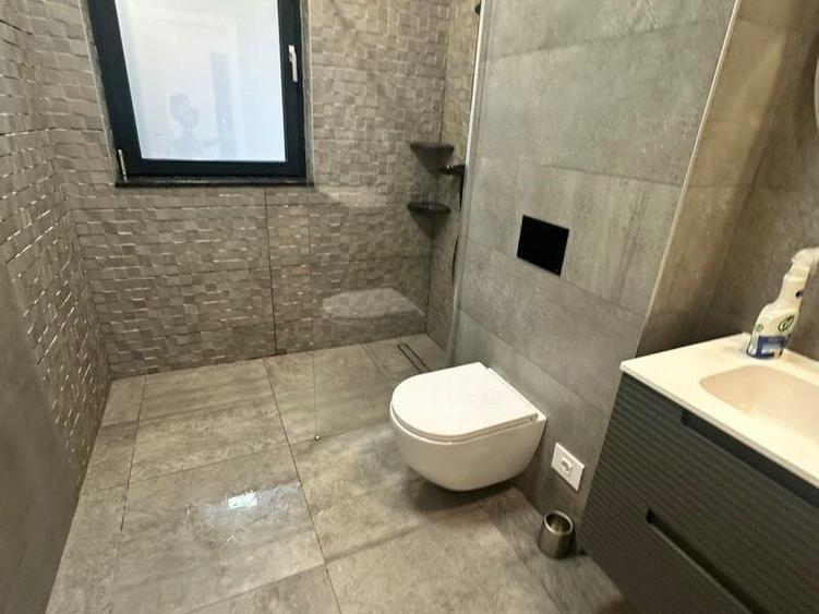 Apartament cu 2 camere decomandat, mobilat în Universitate