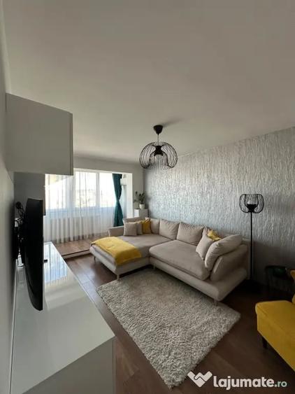 Apartament cu 3 camere decomandat în Dacia