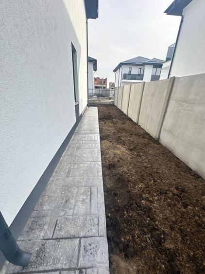 Casă individuală cu 4 camere cu Canalizare în Central