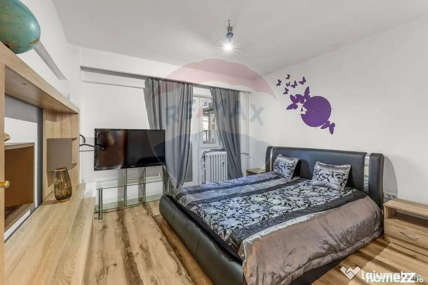 Apartament cu 4 camere decomandat în Intim
