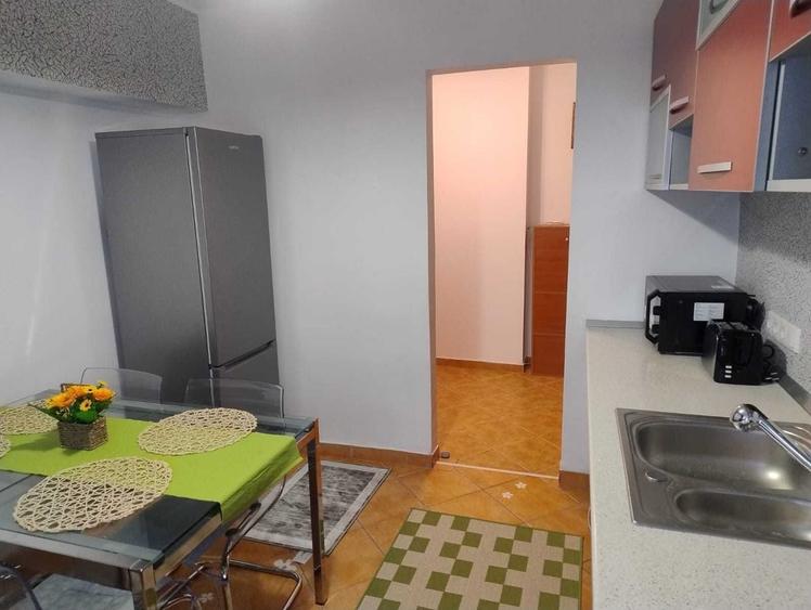 Apartament cu 4 camere decomandat, mobilat în Teiul Doamnei