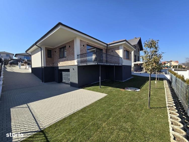 Casă cu 4 camere cu Teren 500 Mp în Corunca