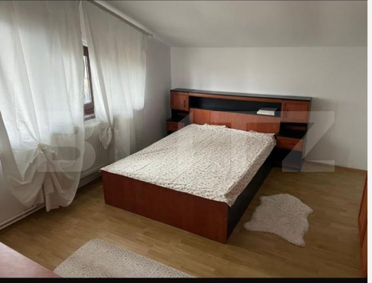 Casă individuală cu 5 camere cu Canalizare în Bariera Vâlcii