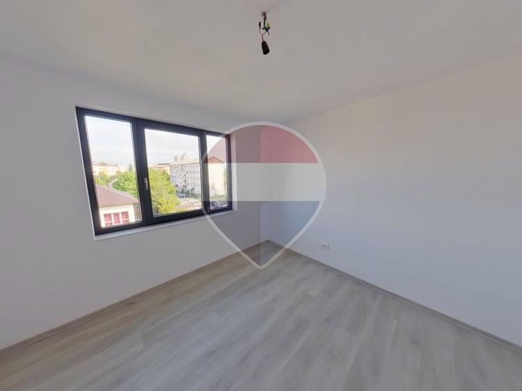 Apartament cu 3 camere decomandat, mobilat în Central