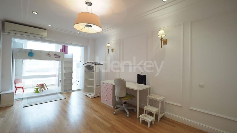 Apartament cu 4 camere semidecomandat, mobilat în Herăstrău