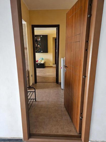 Apartament cu 2 camere semidecomandat, mobilat în Titan