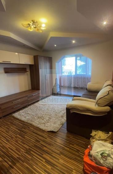 De inchiriat apartament 3 camere/ zona Racadau - 1