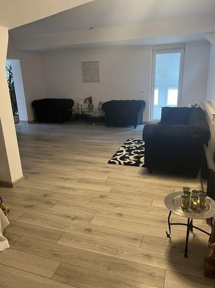 Casă cu 4 camere cu Teren 700 Mp în Central