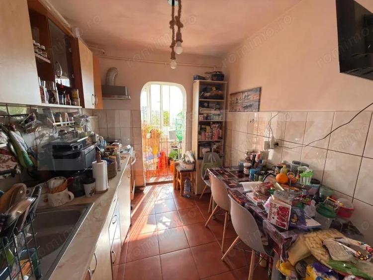 Apartament cu 3 camere decomandat în Sud