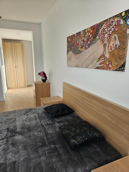 Apartament cu 3 camere semidecomandat în Bucureștii Noi