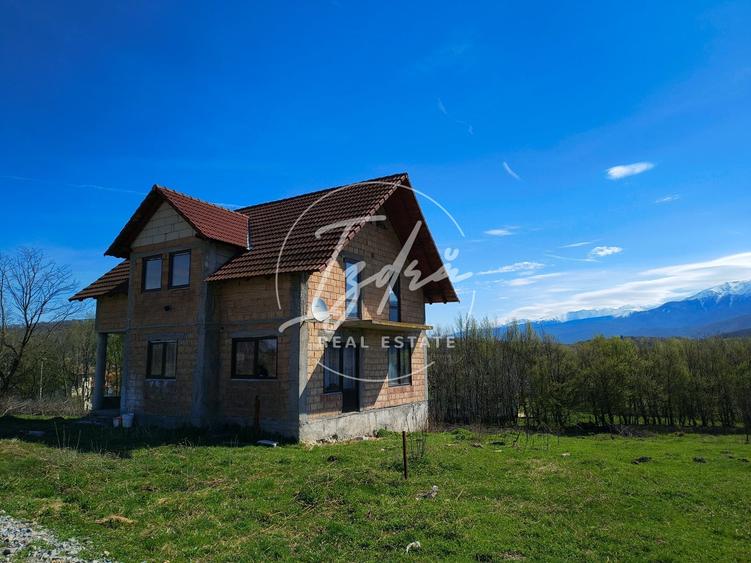 Casă individuală cu 5 camere cu Canalizare în Tălmaciu