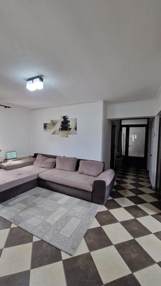 Casă individuală cu 5 camere cu Garaj în Berceni
