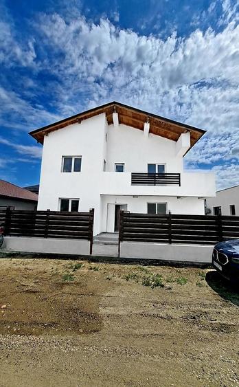 Casă cu 4 camere în Berceni