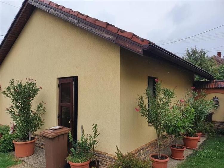 Casă individuală cu 4 camere cu Canalizare în Aradul Nou