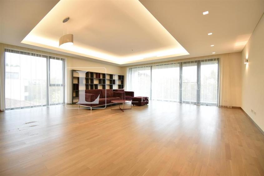 Apartament cu 4 camere decomandat, mobilat în Primăverii