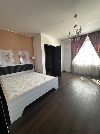 Casă individuală cu 7 camere cu Piscina în Central