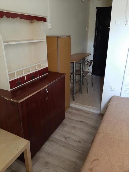 Garsonieră decomandată în Lahovari