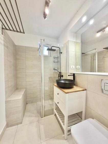 Apartament cu 2 camere semidecomandat, mobilat în Pajura