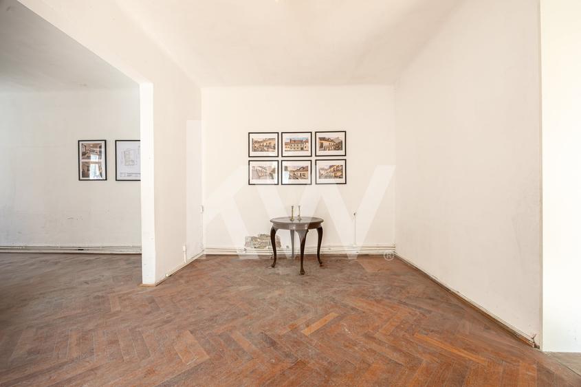 Casă individuală cu 10 camere cu Canalizare în Ultracentral