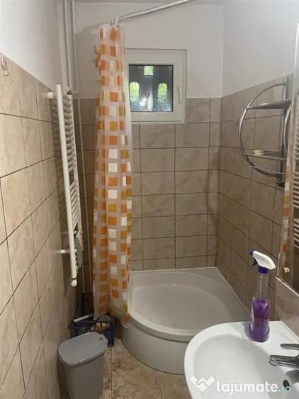 Apartament cu 3 camere semidecomandat în Malu Roșu
