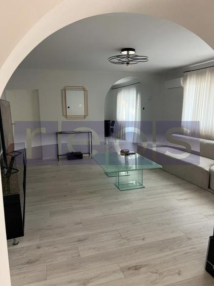 Apartament cu 4 camere decomandat, mobilat în Colentina