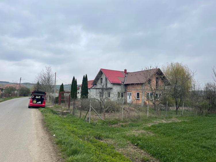 Casă cu 4 camere în Stejeriș