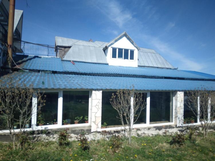 Casă individuală cu 6 camere cu Teren 2500 Mp în Răucești