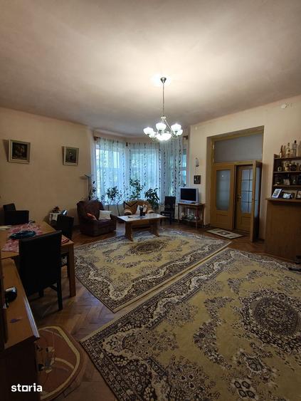 Casă cu 5 camere cu Teren 450 Mp în Schei