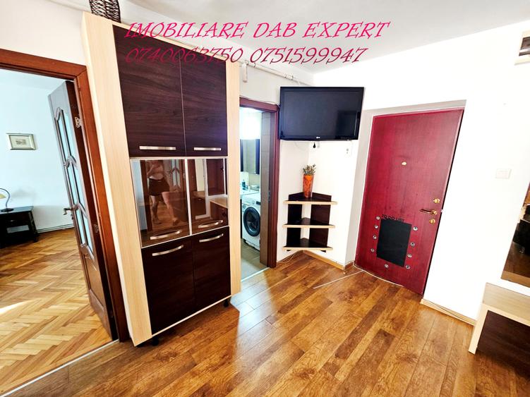 Apartament cu 3 camere decomandat în Piața Centrală