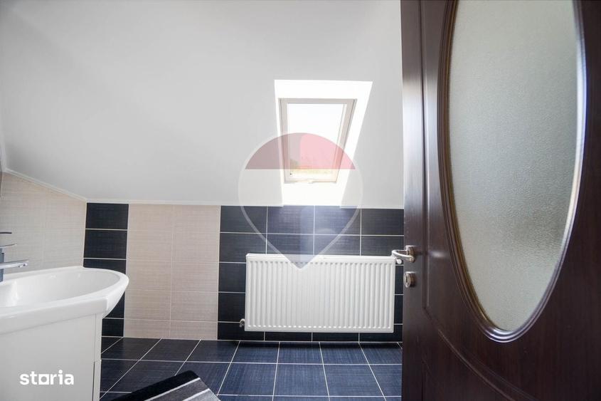 Casă cu 4 camere în Vulcan