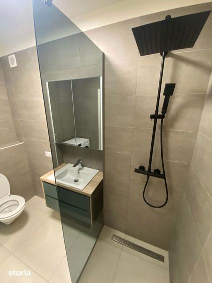 Apartament cu 3 camere semidecomandat în Micro 16