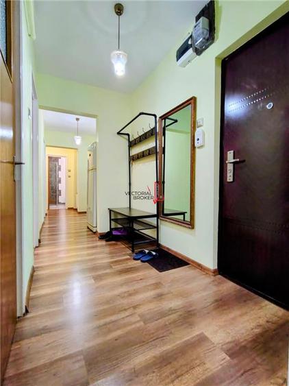 Apartament cu 3 camere decomandat în Titan