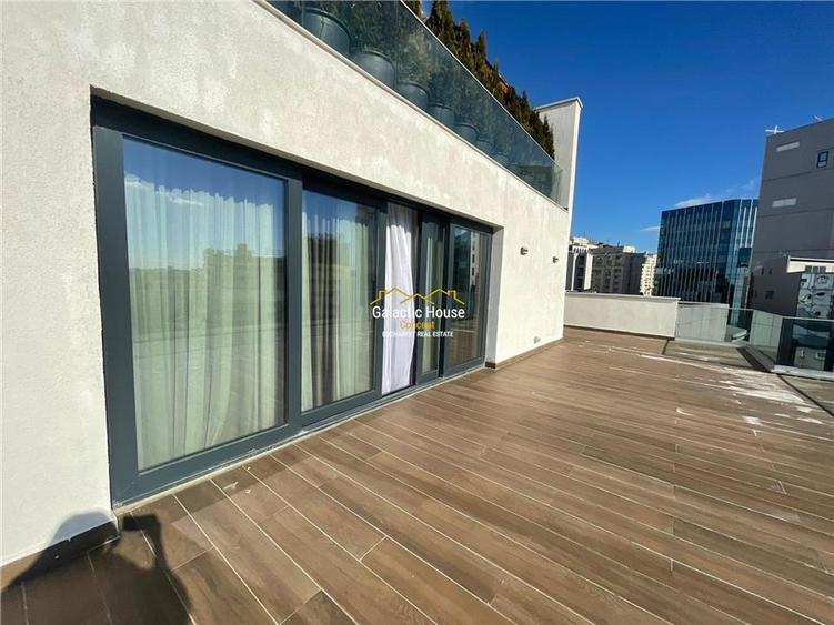 Penthouse cu 5 camere decomandat în Central