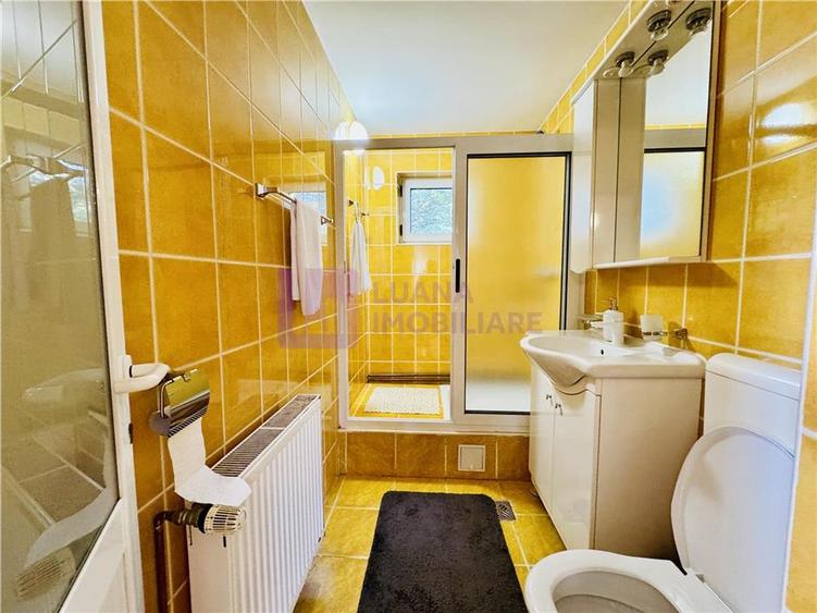 Casă individuală cu 6 camere cu Teren 800 Mp în Central