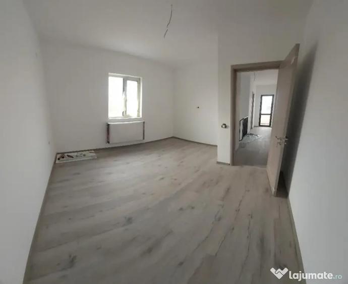 Casă cu 5 camere cu Teren 400 Mp în Central