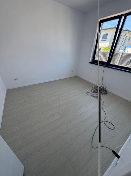 Casă individuală cu 5 camere cu Canalizare în Central