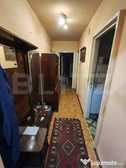 Apartament cu 3 camere semidecomandat în Nufărul