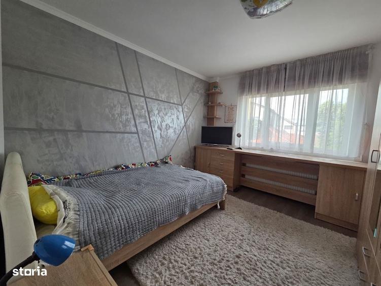 Apartament cu 3 camere în 1 Mai