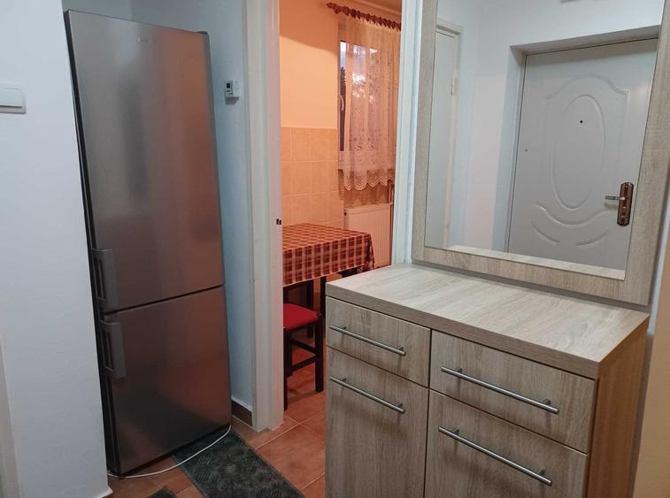 Casă cu 2 camere decomandat în Central