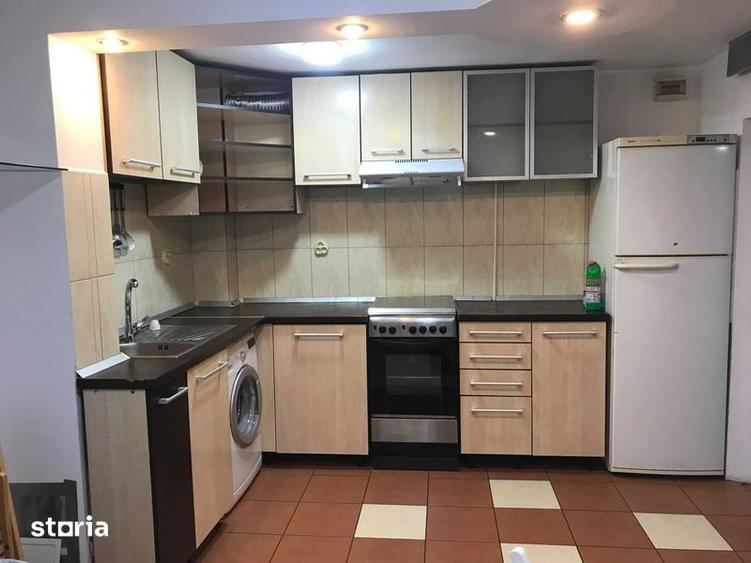 Apartament cu 3 camere decomandat în Tei