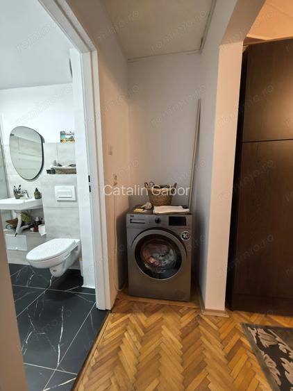 Mobilat si Utilat. Spatios. Decomandat. Centrala proprie.