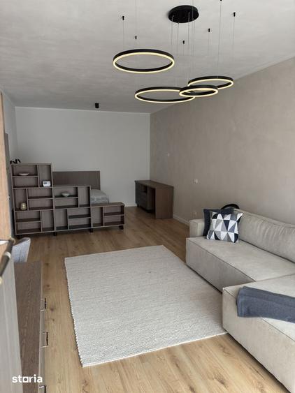 Apartament cu 2 camere decomandat în Tractorul