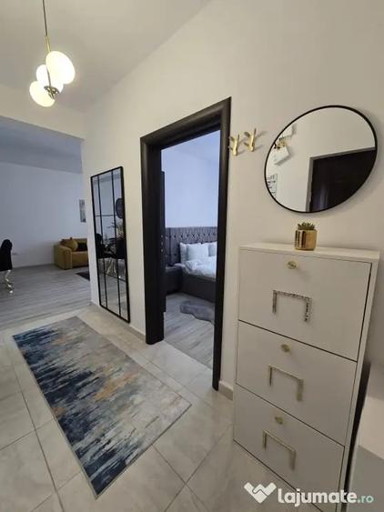 Apartament cu 2 camere decomandat în Roșu