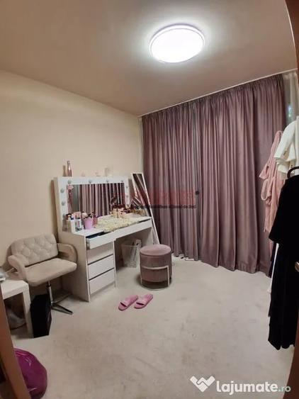 Apartament cu 4 camere decomandat în Berceni