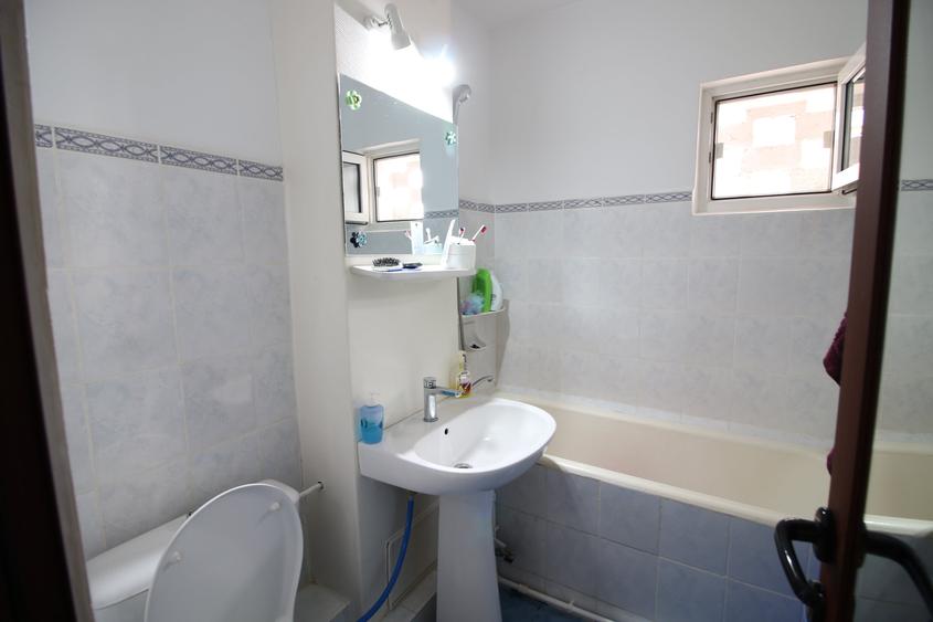 Apartament cu 2 camere decomandat în Micro 18
