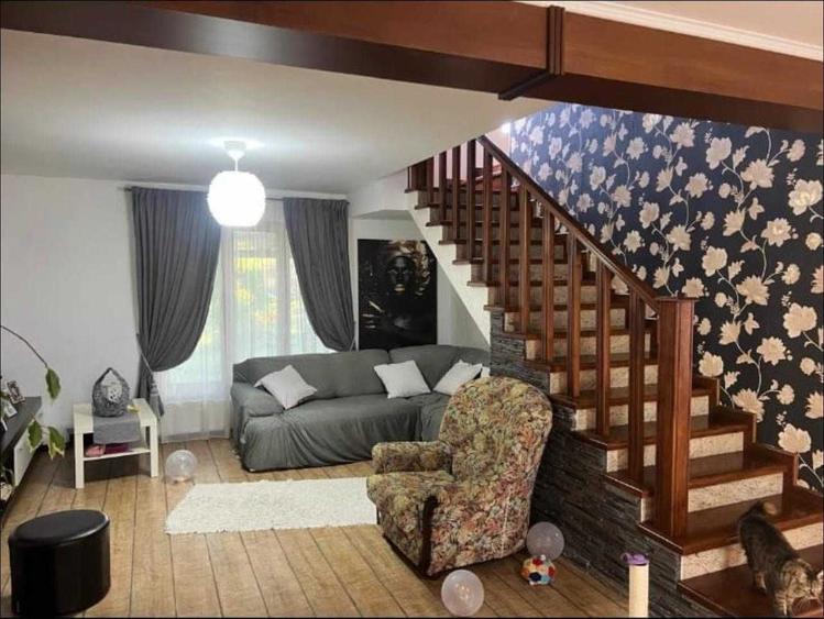 Casă cu 4 camere în Cotu Băii
